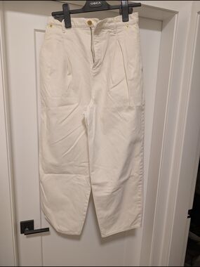 Tory Burch Off White, High Waisted, Pleated Jeans